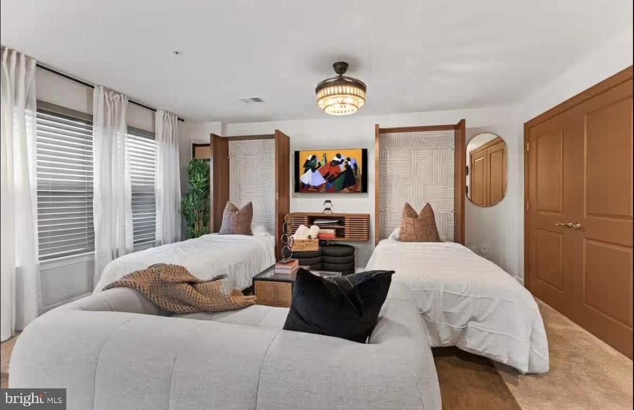 101 Capital Ct - Photo 3 of 33