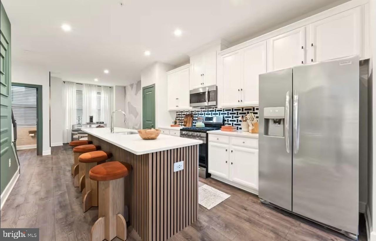 101 Capital Ct - Photo 4 of 33