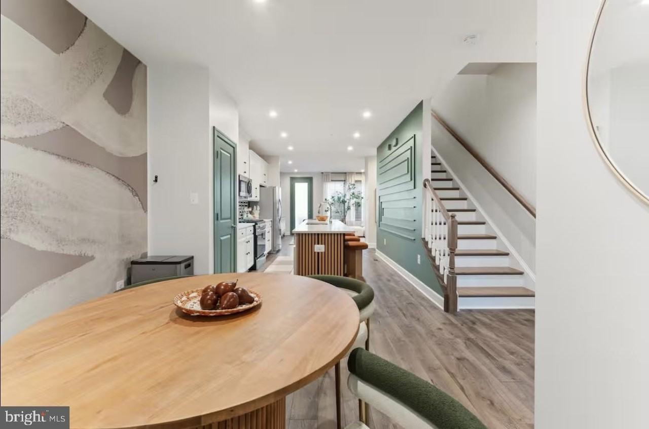 101 Capital Ct - Photo 5 of 33