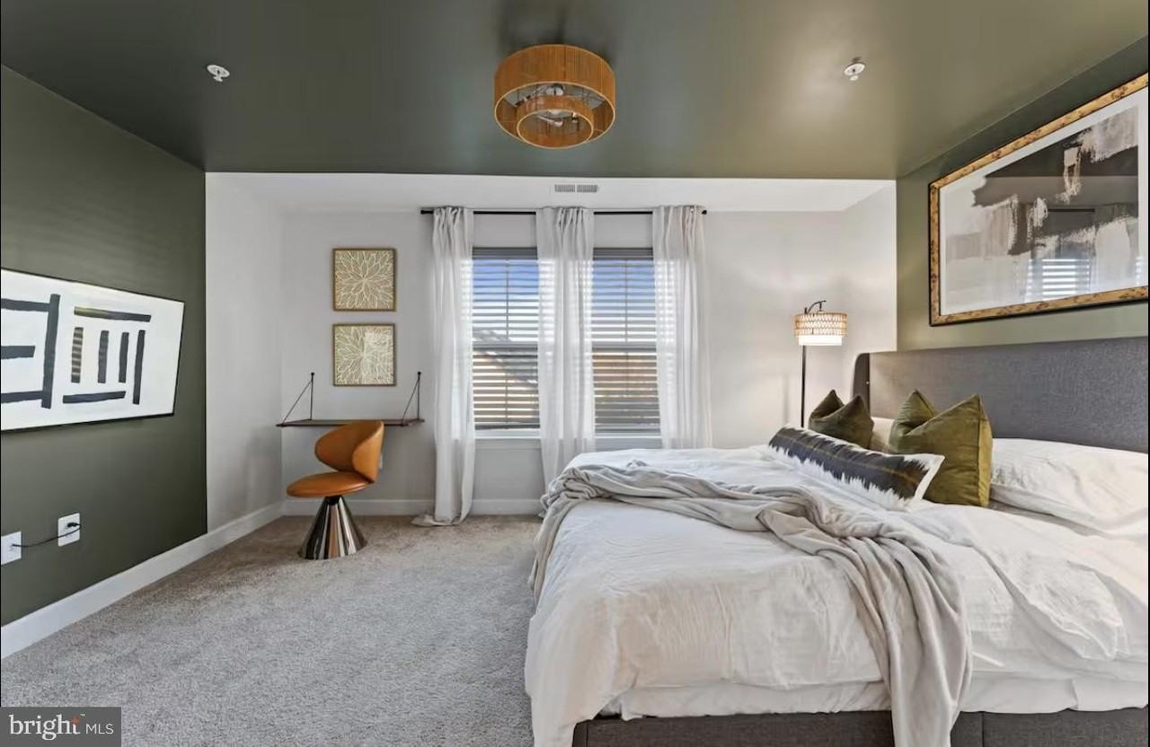 101 Capital Ct - Photo 6 of 33