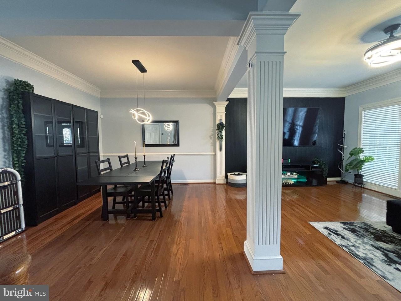 3120 King Ln - Photo 4 of 28