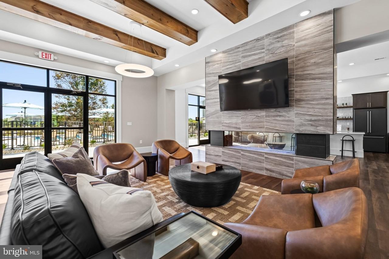 2762 MAPLEWOOD CIR - Photo 4 of 35