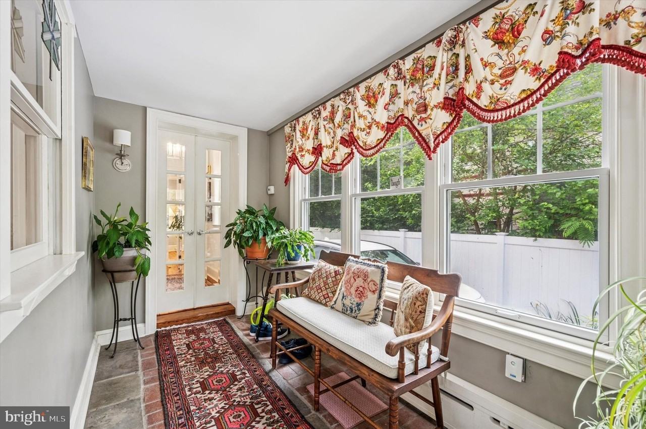 119 Francis Ave - Photo 4 of 26