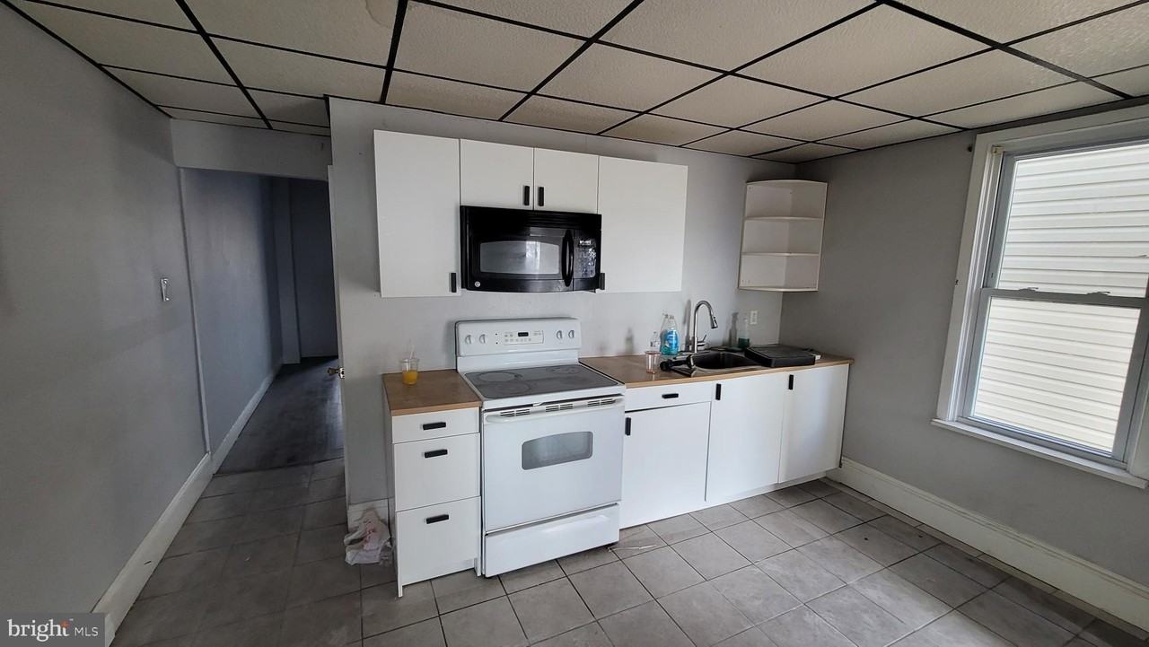 262 Indiana Avenue - Photo 7 of 35