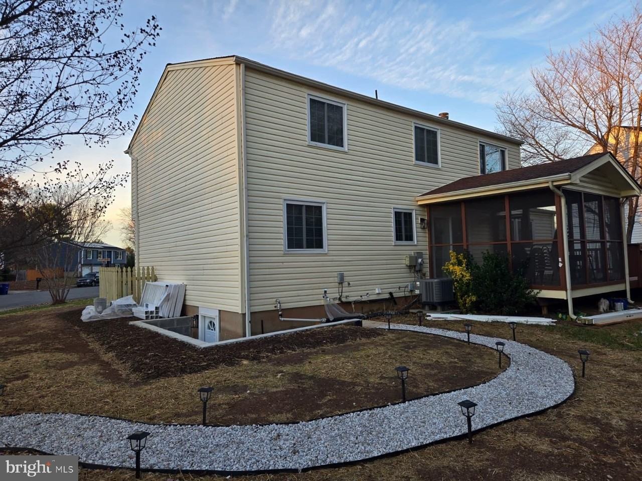 901 Redbud Lane Northeast - Photo 3 of 12