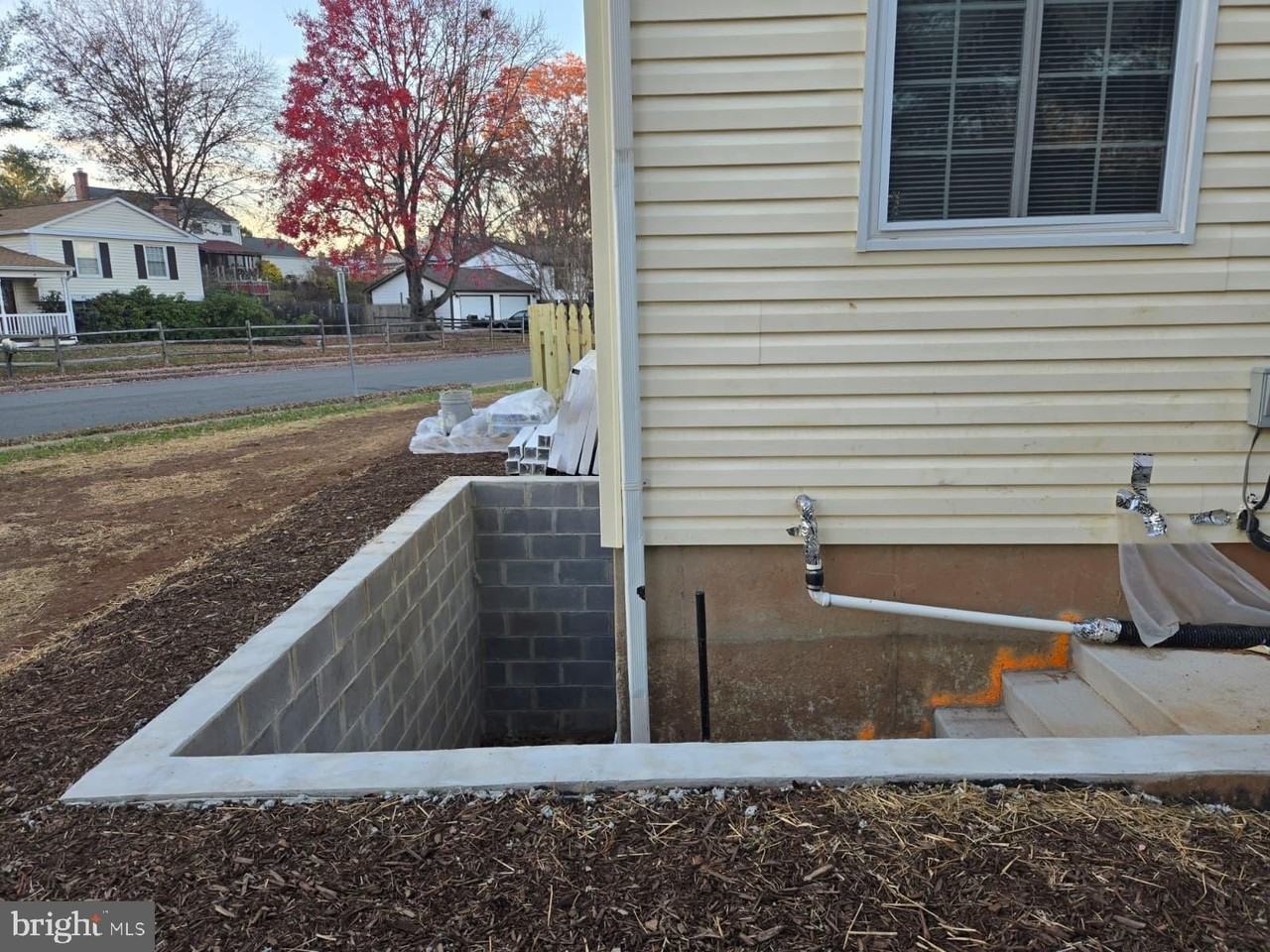 901 Redbud Lane Northeast - Photo 4 of 12