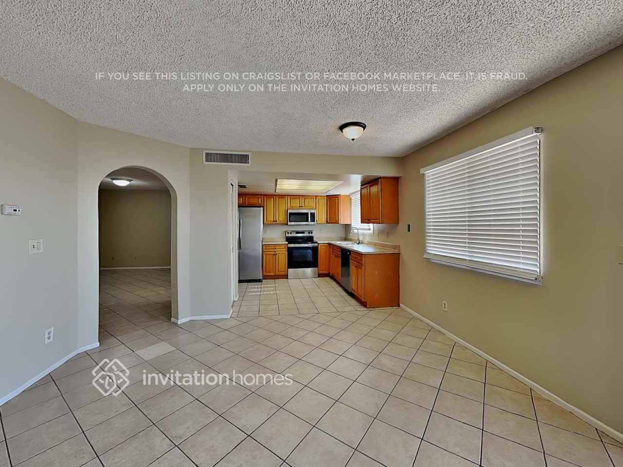 13802 N 45th Ave - Photo 4 of 20