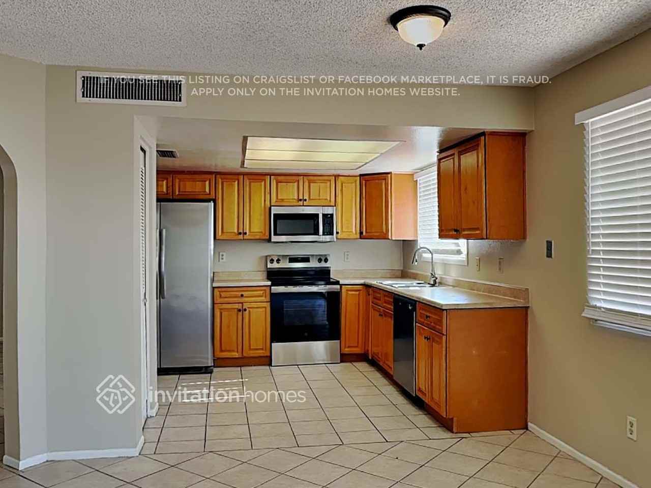 13802 N 45th Ave - Photo 5 of 20