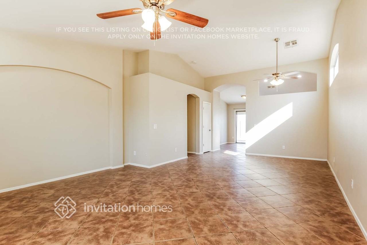 8703 N 112th Ave - Photo 4 of 17