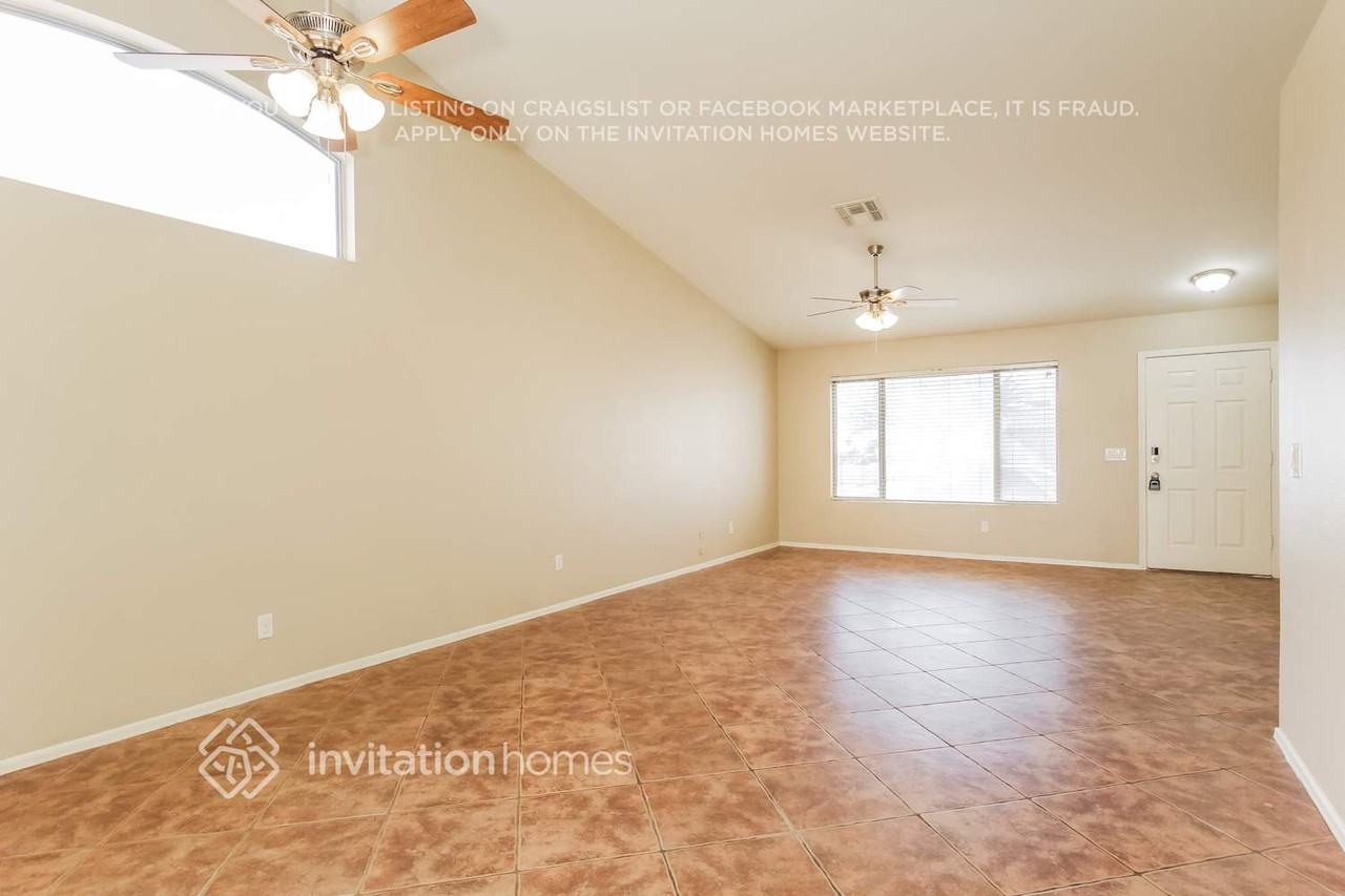 8703 N 112th Ave - Photo 5 of 17