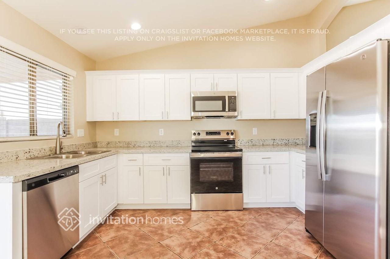 8703 N 112th Ave - Photo 7 of 17