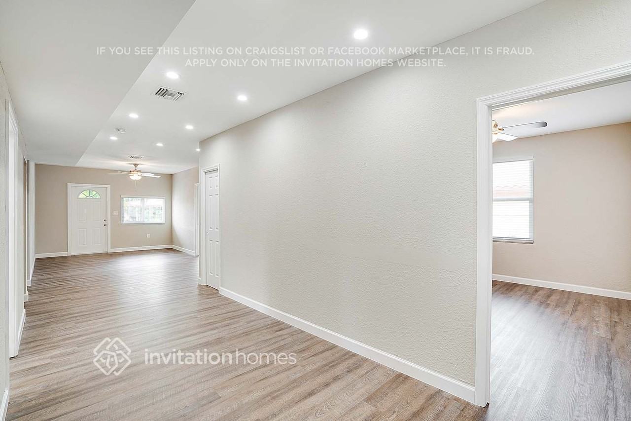 318 West 17th Street - Photo 3 of 26