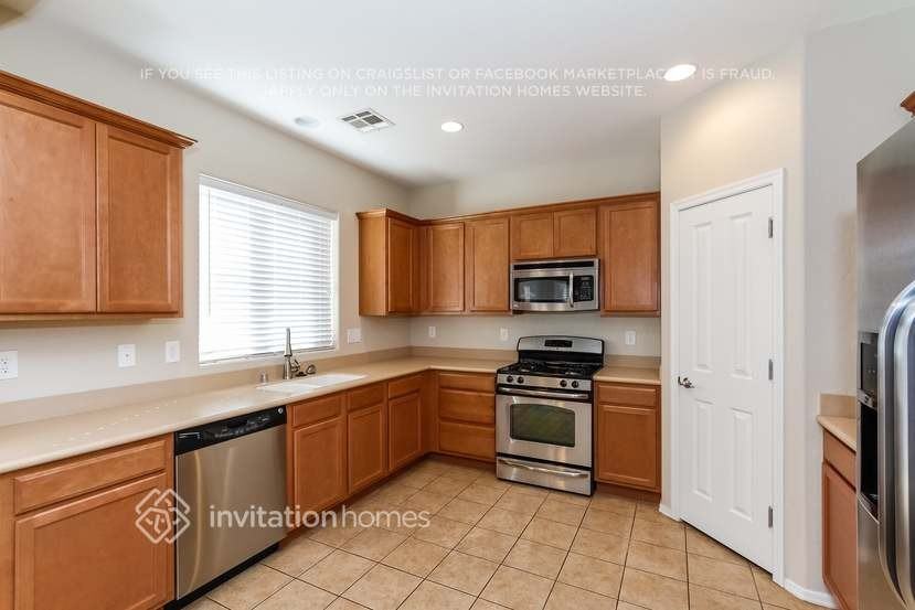 2425 Rue Royale St - Photo 6 of 16