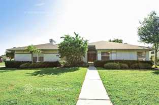 437 Waterford Circle East - Photo 1 of 1