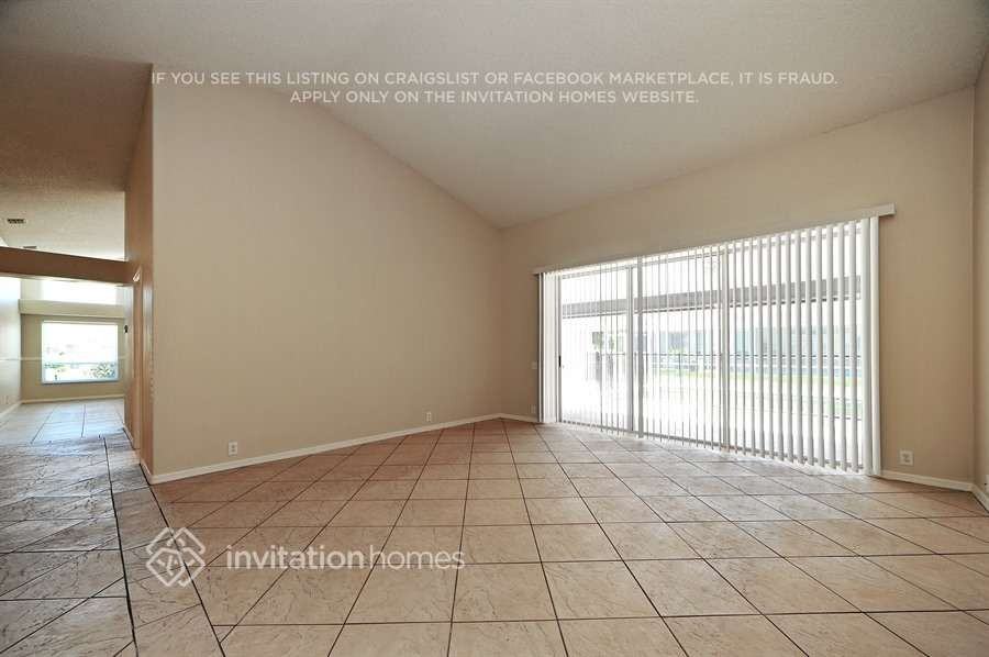 437 Waterford Cir E - Photo 3 of 21