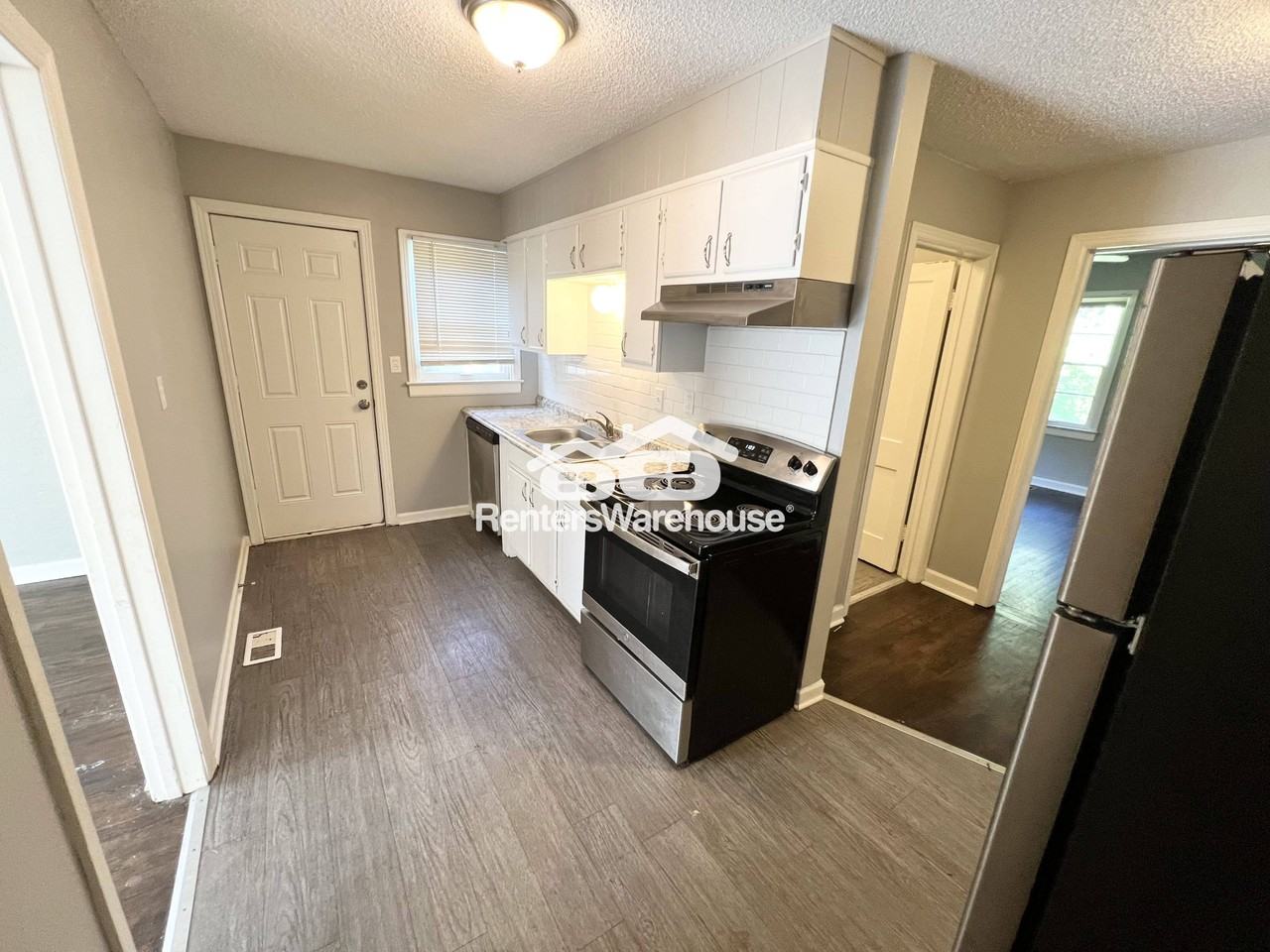 8510 Woodland Avenue - Photo 4 of 12