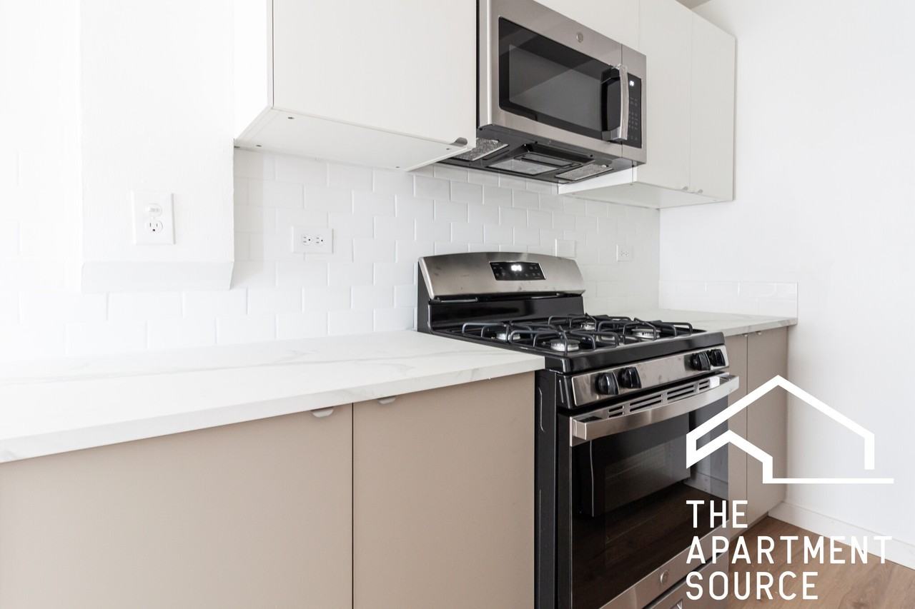 2756 N Pine Grove Ave #1008 - Photo 2 of 18