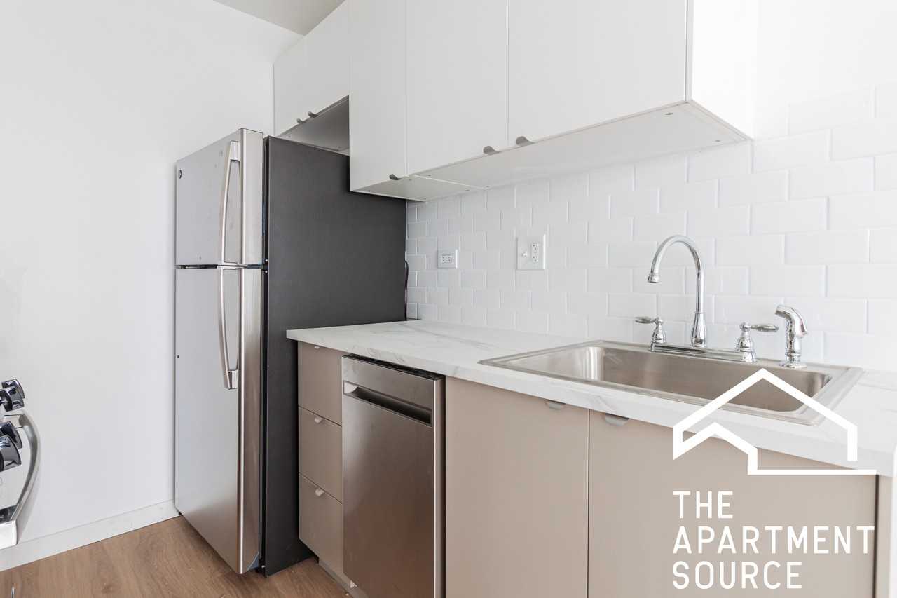 2756 N Pine Grove Ave #1008 - Photo 3 of 18