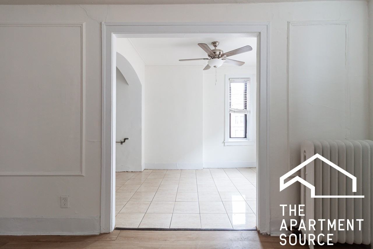 2756 N Pine Grove Ave #1008 - Photo 4 of 18