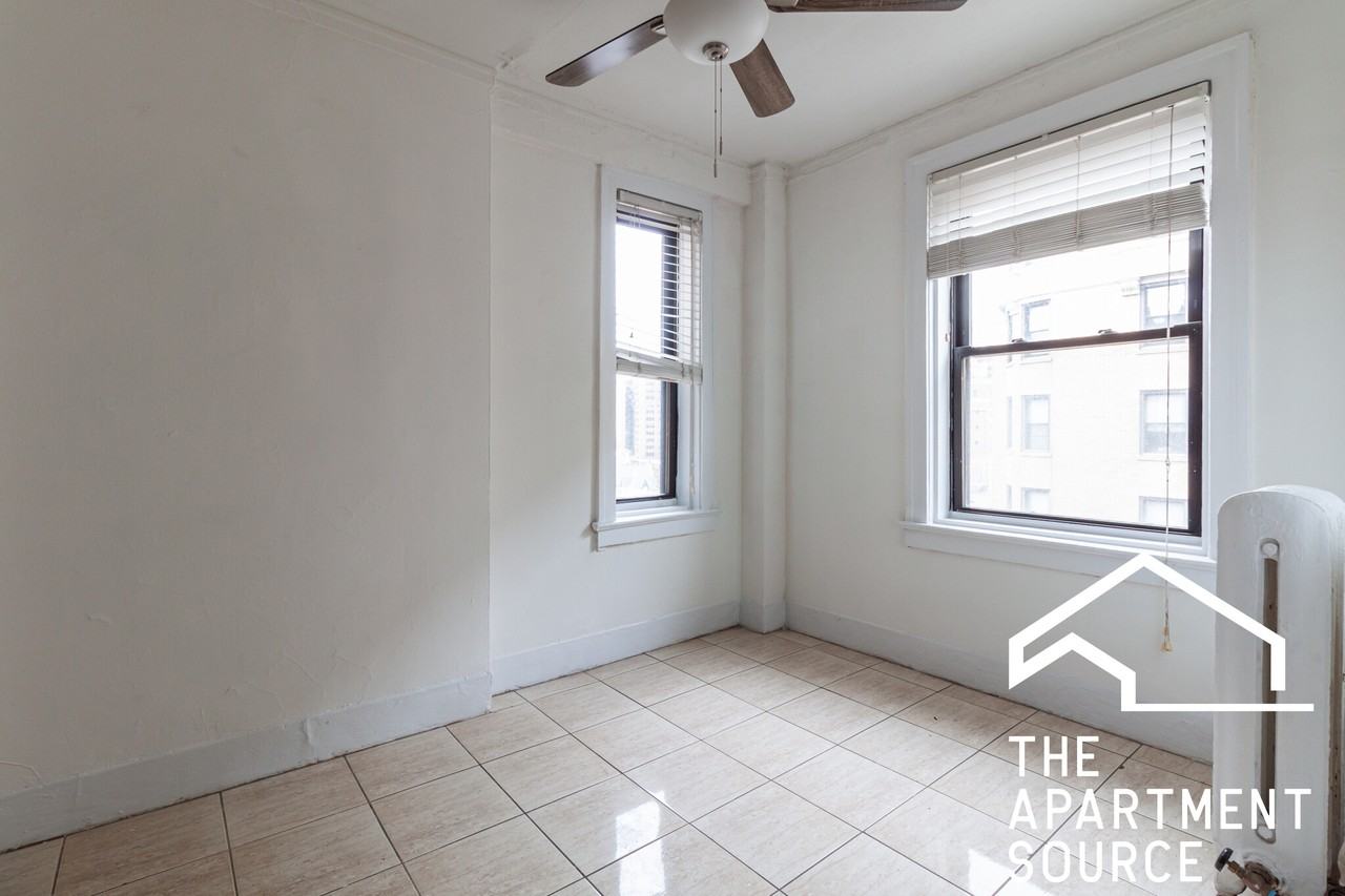 2756 N Pine Grove Ave #1008 - Photo 5 of 18