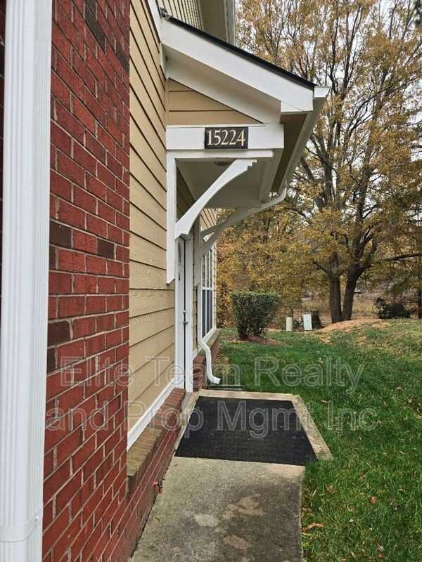 15224 Coventry Court Ln - Photo 2 of 29