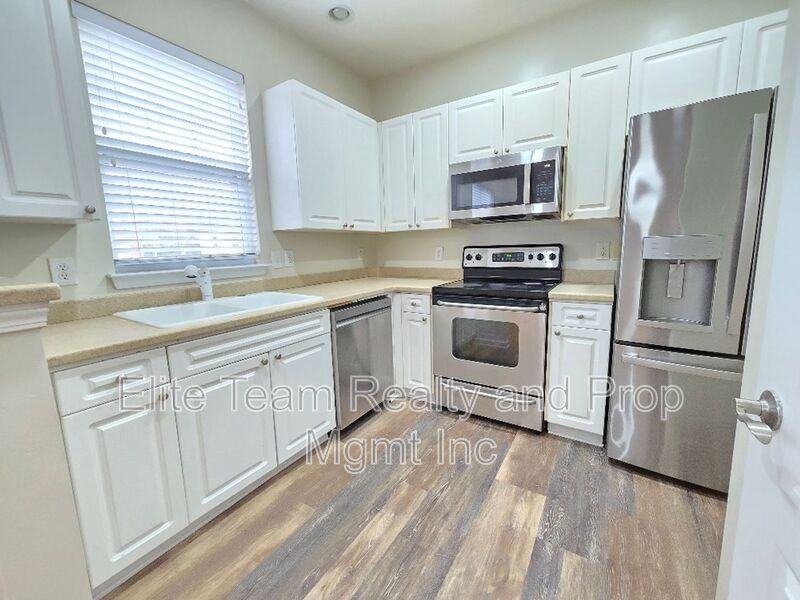 15224 Coventry Court Ln - Photo 5 of 29