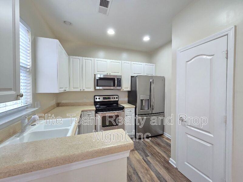 15224 Coventry Court Ln - Photo 6 of 29