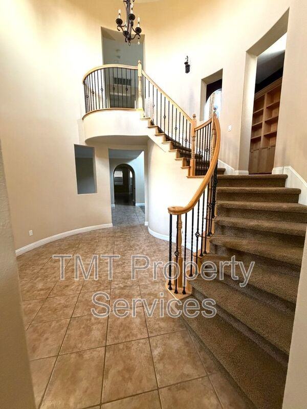 6832 Salvaterra Cir - Photo 3 of 44