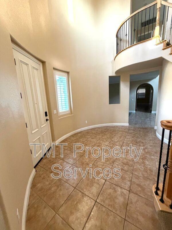 6832 Salvaterra Cir - Photo 4 of 44