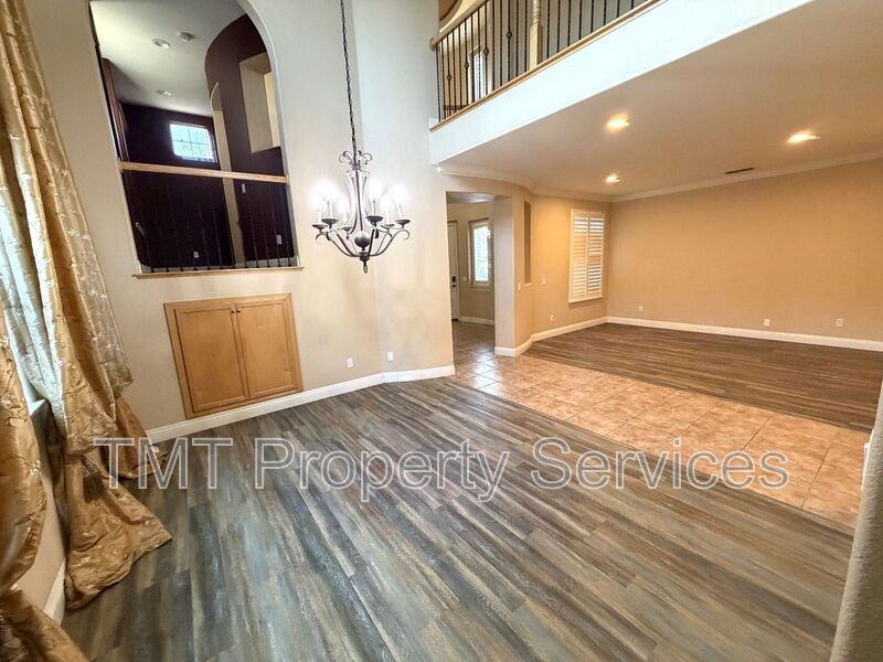 6832 Salvaterra Cir - Photo 5 of 44