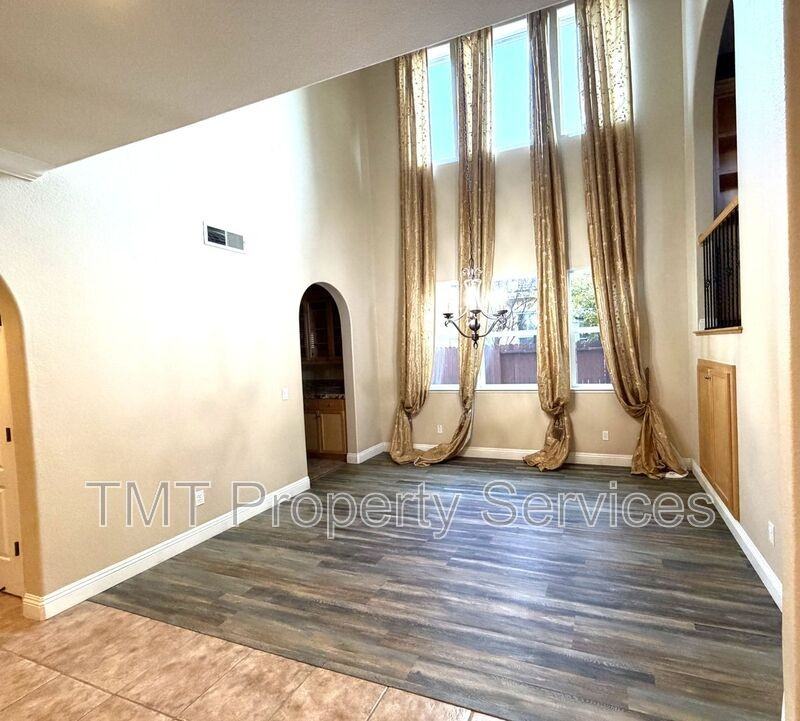 6832 Salvaterra Cir - Photo 6 of 44