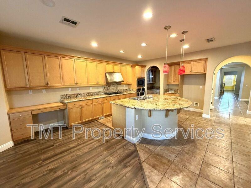 6832 Salvaterra Cir - Photo 7 of 44