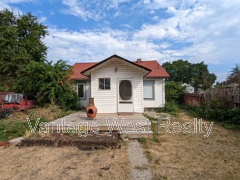 481 Wardlaw Avenue - Photo 3 of 7