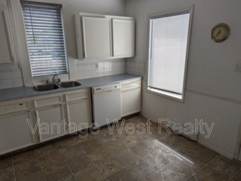 481 Wardlaw Avenue - Photo 5 of 7