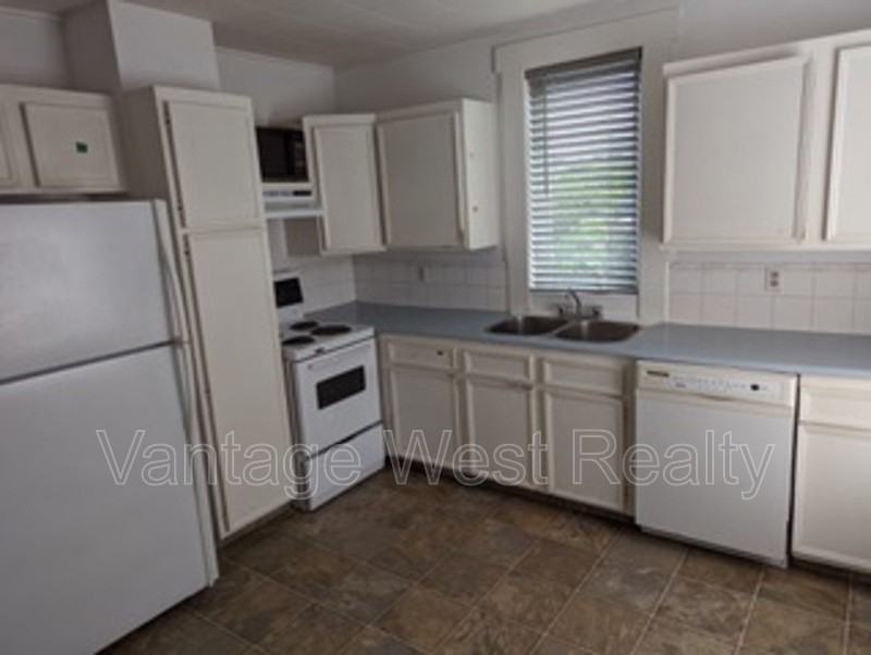 481 Wardlaw Avenue - Photo 6 of 7