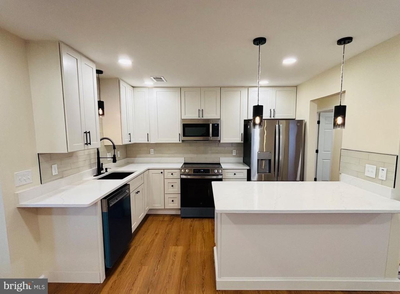 9021 Taylor Street - Photo 3 of 21