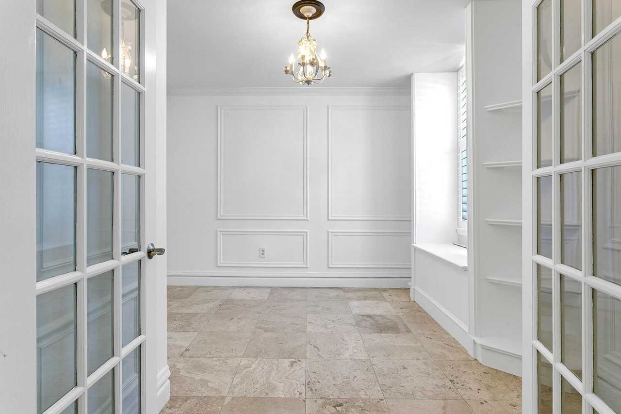 691 Hibiscus Street - Photo 5 of 32