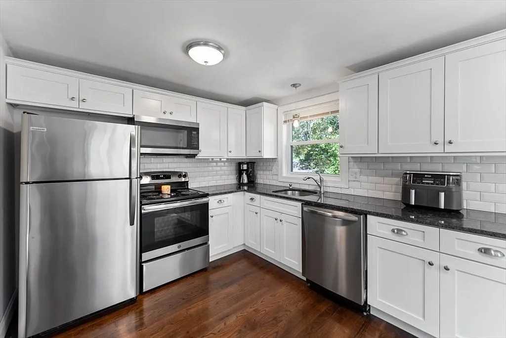 63 Granby St - Photo 2 of 13