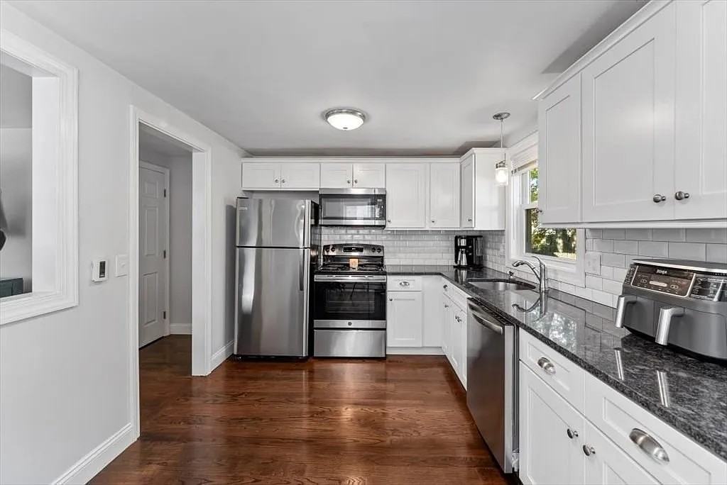 63 Granby St - Photo 3 of 13