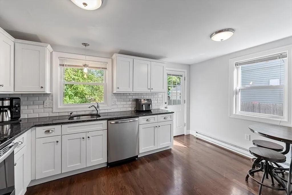 63 Granby St - Photo 4 of 13