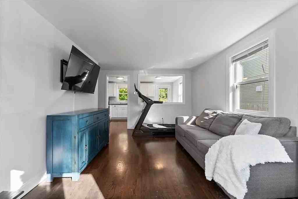 63 Granby St - Photo 7 of 13