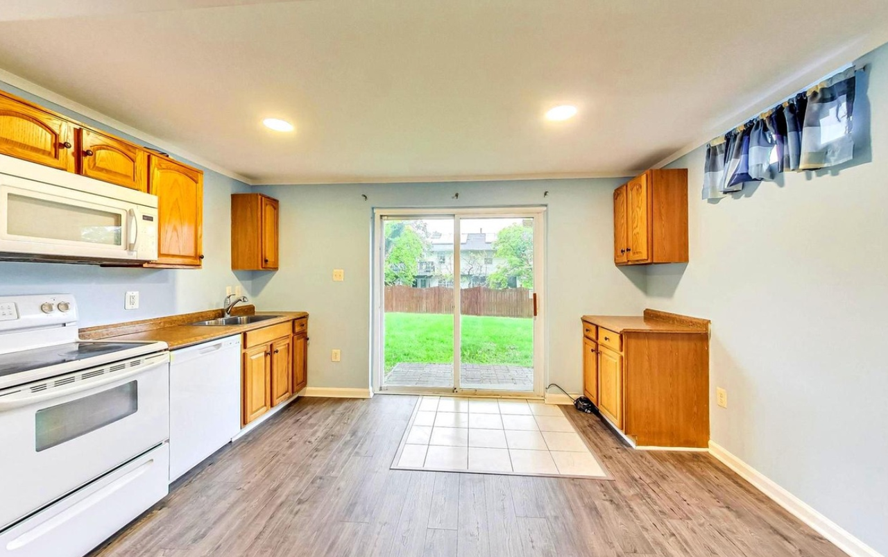 18708 Flower Hill Way #D - Photo 2 of 11