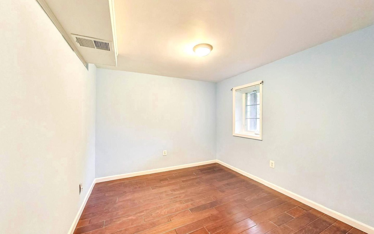 18708 Flower Hill Way #D - Photo 5 of 11
