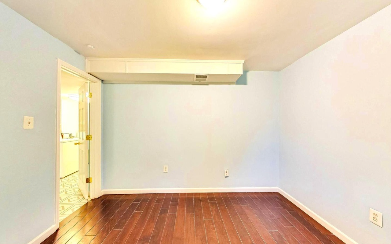 18708 Flower Hill Way #D - Photo 6 of 11