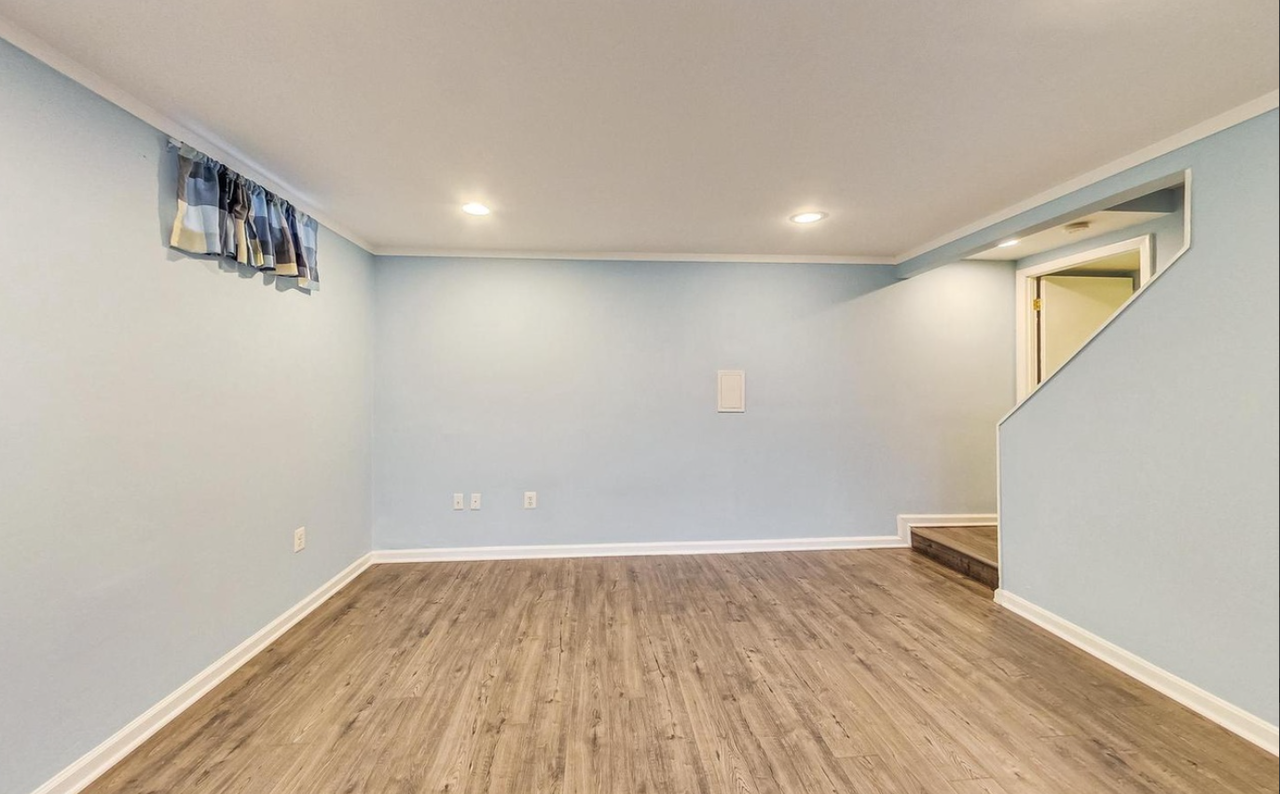18708 Flower Hill Way #D - Photo 7 of 11
