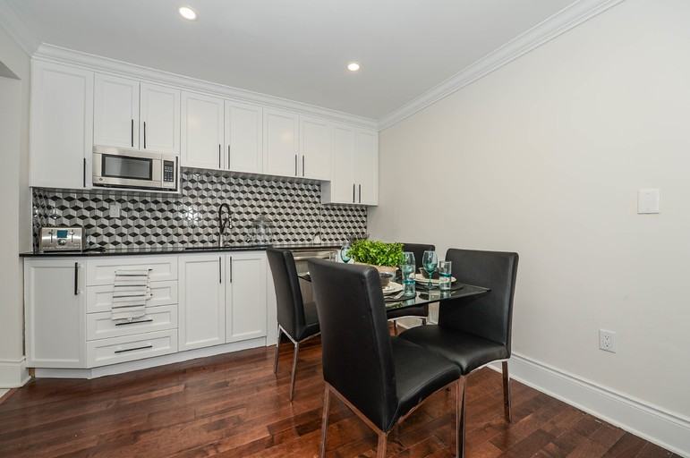 1029 Dovercourt Rd - Photo 4 of 5