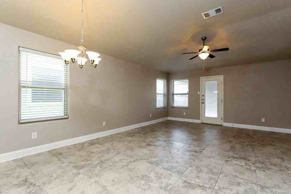 11322 Charismatic - Photo 5 of 15