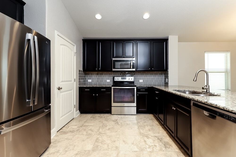 11322 Charismatic - Photo 6 of 15