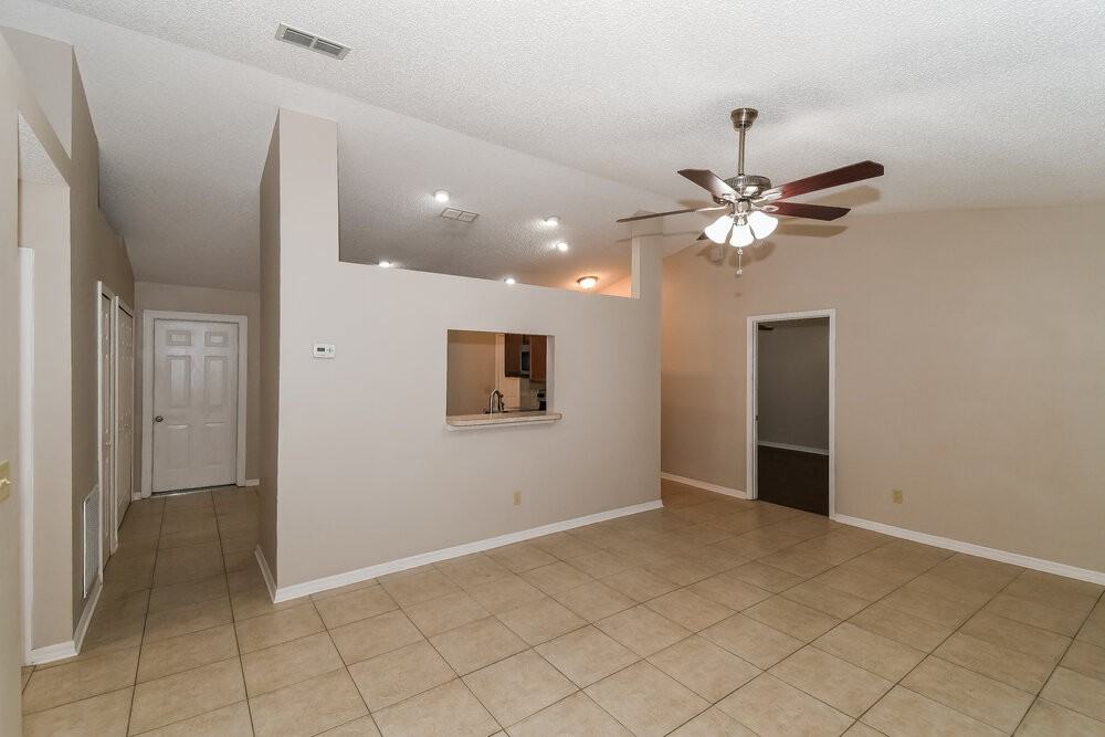 9060 Castle Rock Dr - Photo 4 of 16