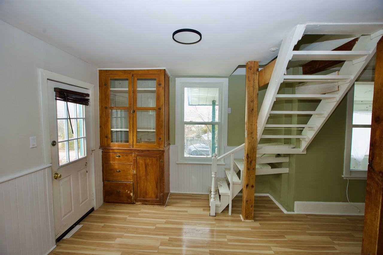 156 Raglan Road - Photo 2 of 10